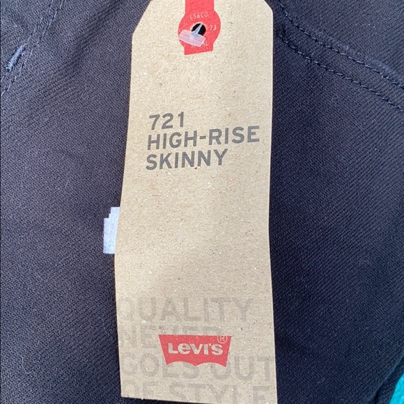 Levi jeans NWT. High rise skinny. Size 25 - Picture 4 of 7